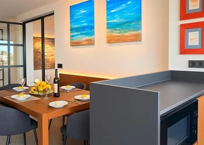 アパート Rivendale 2 Bedroom 2 Bathroom With Balcony And Sea Views In The Nogalera Complex By Namaste Elite トレモリノス