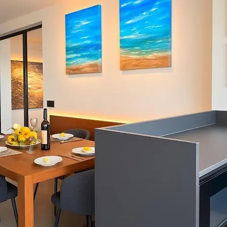 شقة Rivendale 2 Bedroom 2 Bathroom With Balcony And Sea Views In The Nogalera Complex By Namaste Elite توريمولينوس